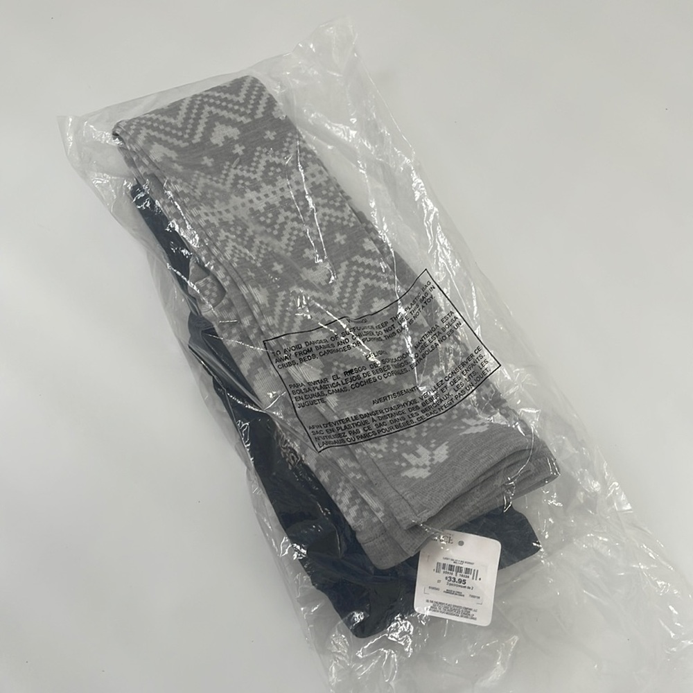 The Children’s Place 2-pak full length leggings. Black and gray/ heart print